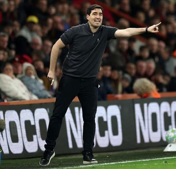 半岛体育官网-邮报:热刺和水晶宫对伊劳拉感兴趣,但他倾向与伯恩茅斯续约