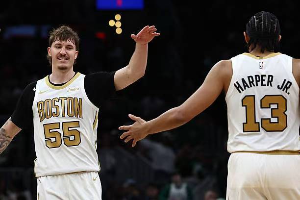 半岛体育官网-打出生涯最佳之战！凯尔特人侧翼新星有能力成为一名持球大核？